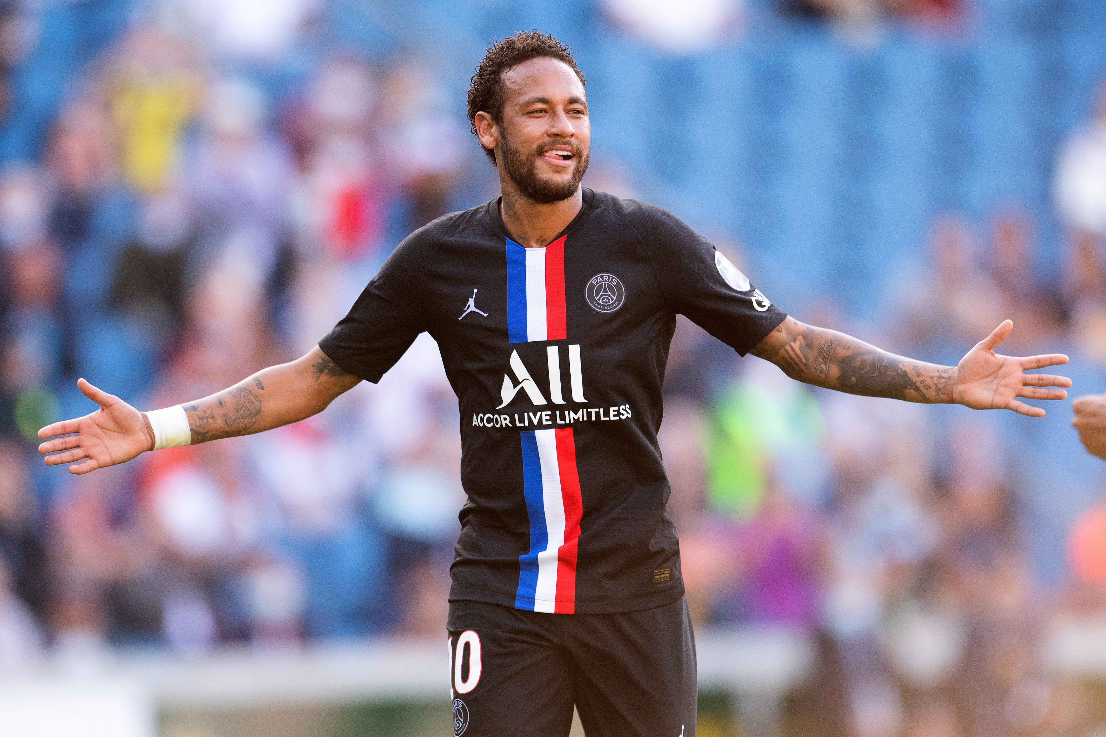 内马尔重返赛场,险胜首场状态出色,TL观众沸腾!观众掌声雷动 内马尔重返赛场,险胜首场状态出色,TL观众沸腾!观众掌声雷动