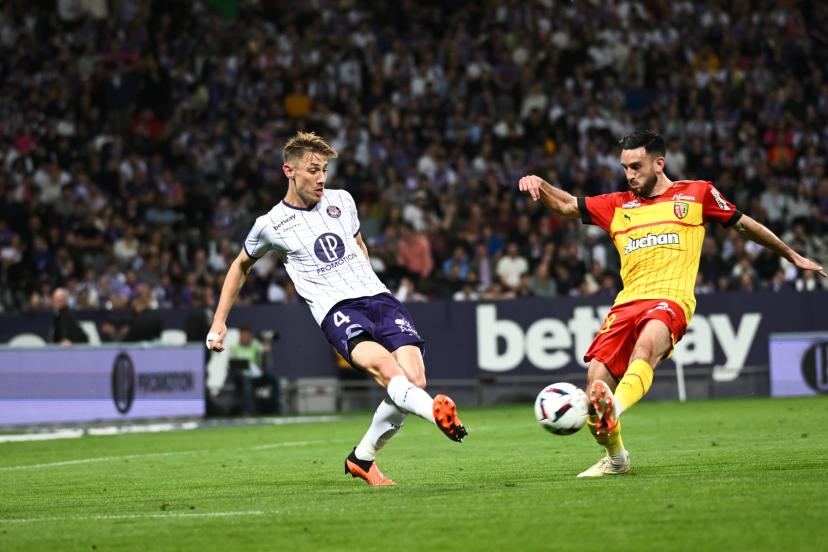 关于今夜突围战来临;斯图加特围绕法甲造点机会;引发热议;年轻球员得到机会的信息 关于今夜突围战来临;斯图加特围绕法甲造点机会;引发热议;年轻球员得到机会的信息