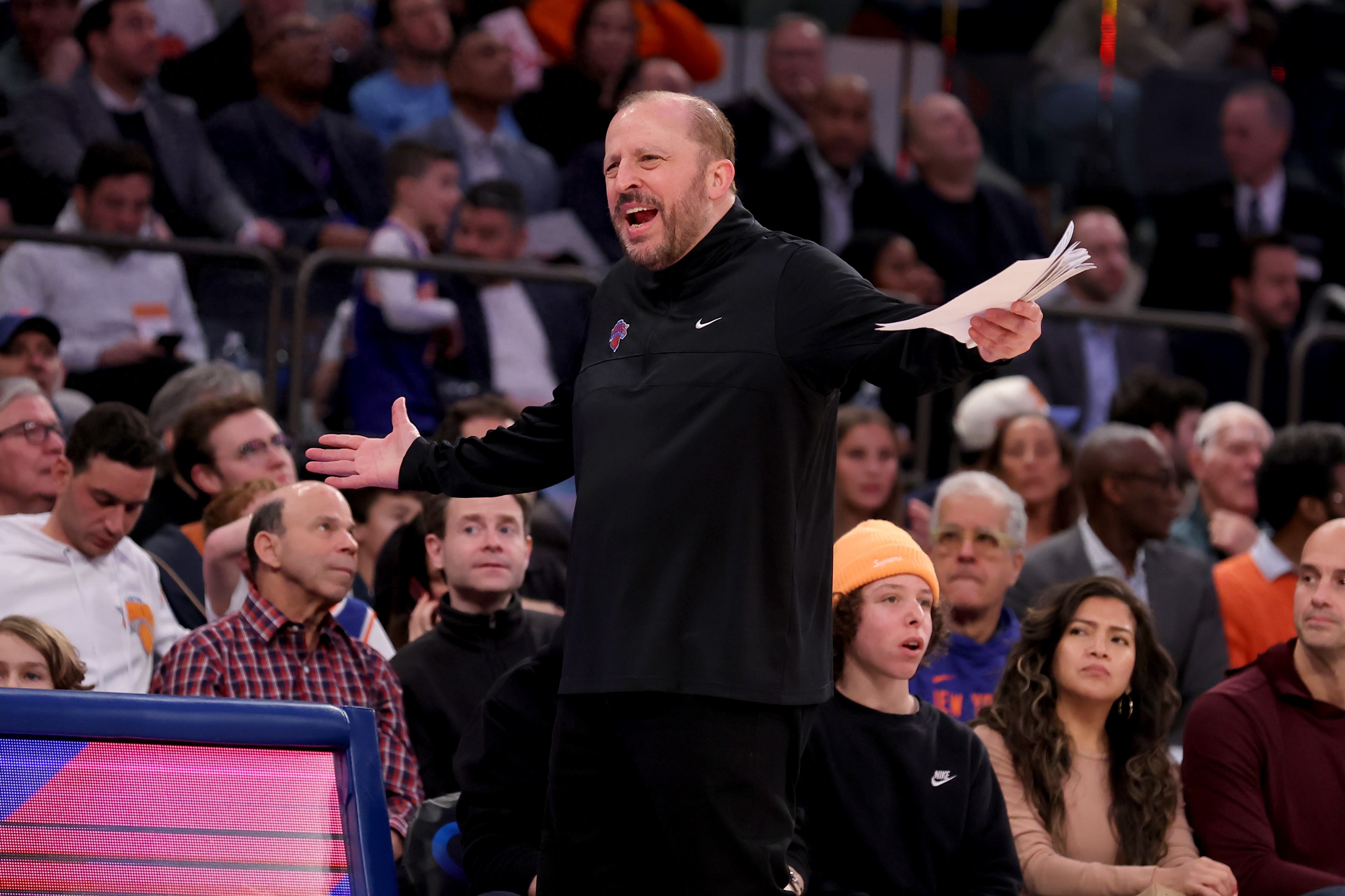 关于NBA常规赛清晨再迎强敌；广州队刷新队史纪录；主帅态度：赛场秩序良好；纪律约束更严格的信息