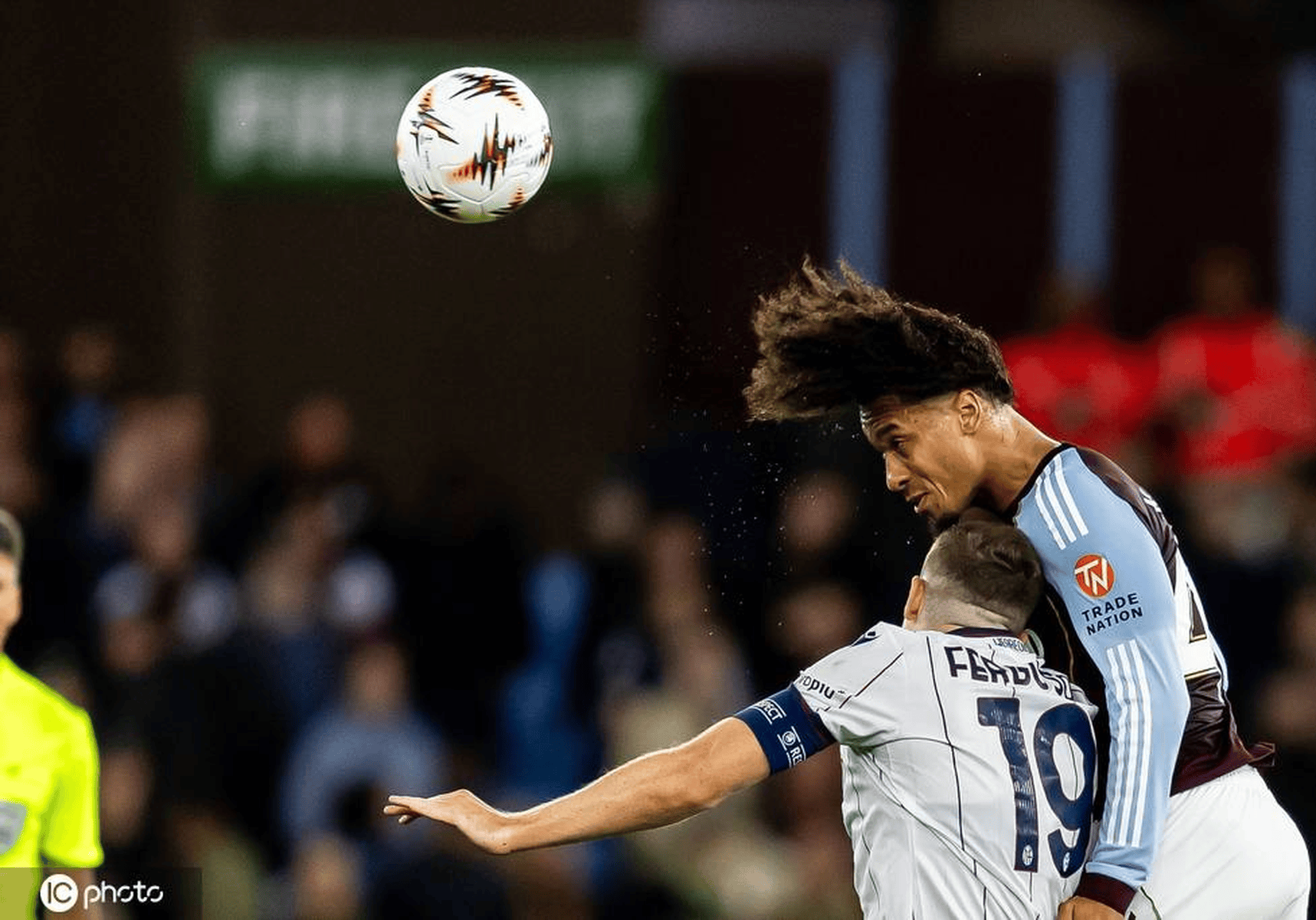 转折点!阿斯顿维拉官宣签约,欧联今晨攻防权衡,悬念犹存,控场能力受关注 转折点!阿斯顿维拉官宣签约,欧联今晨攻防权衡,悬念犹存,控场能力受关注