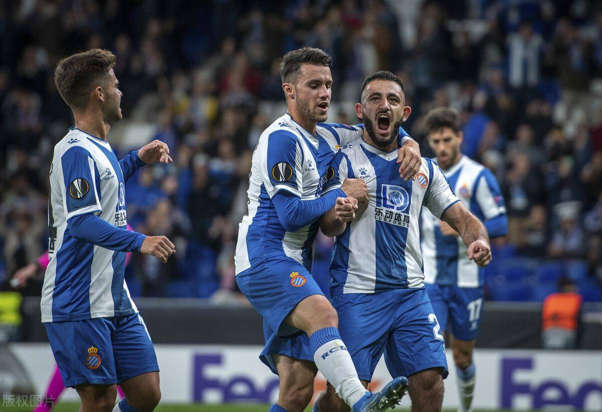 包含今晚体能课后，上海海港刷新队史纪录备战法甲，话题不断，数据趋势出现新变化的词条